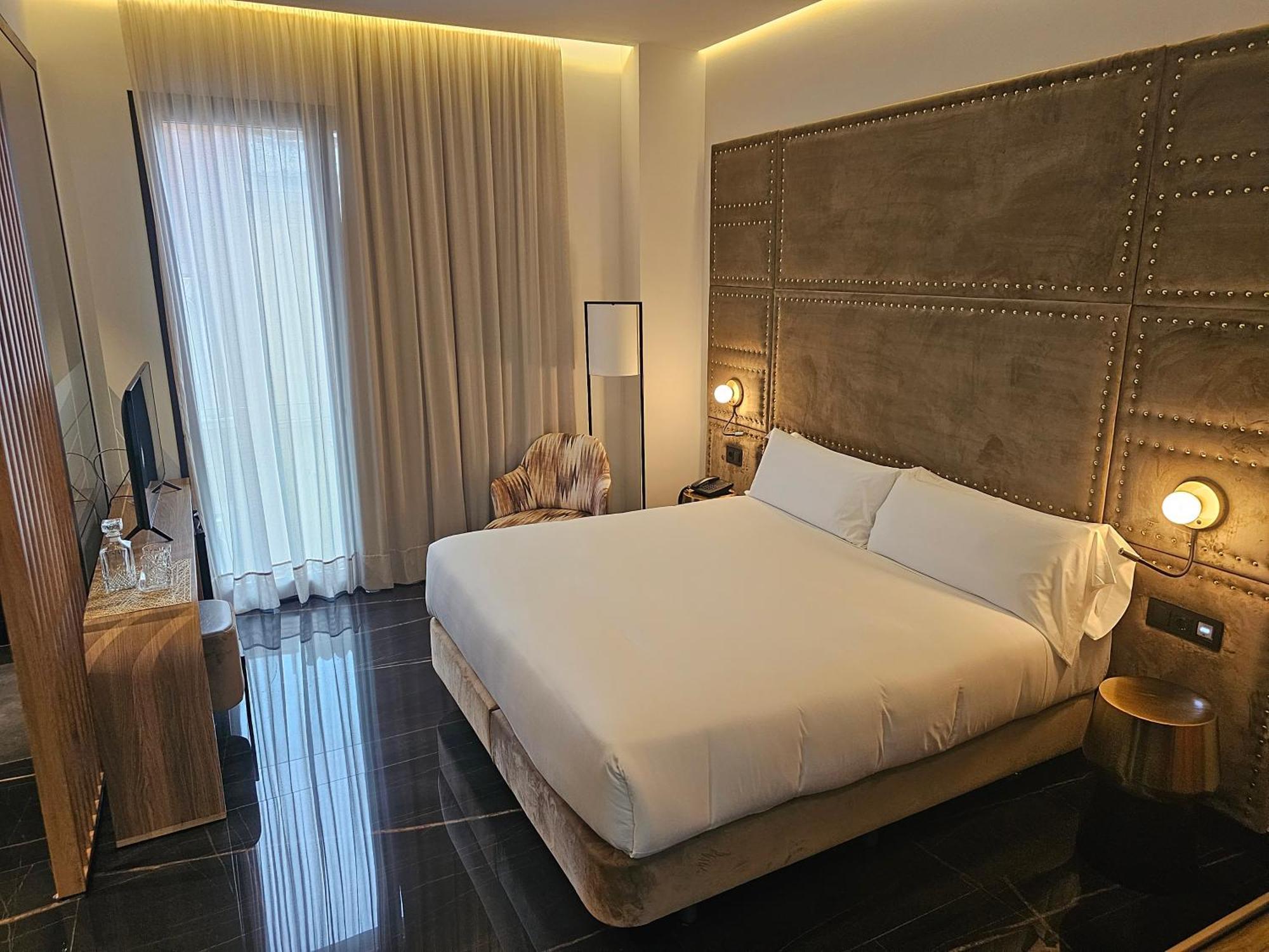 Hotel Las Tres Campanas 巴达霍斯 外观 照片
