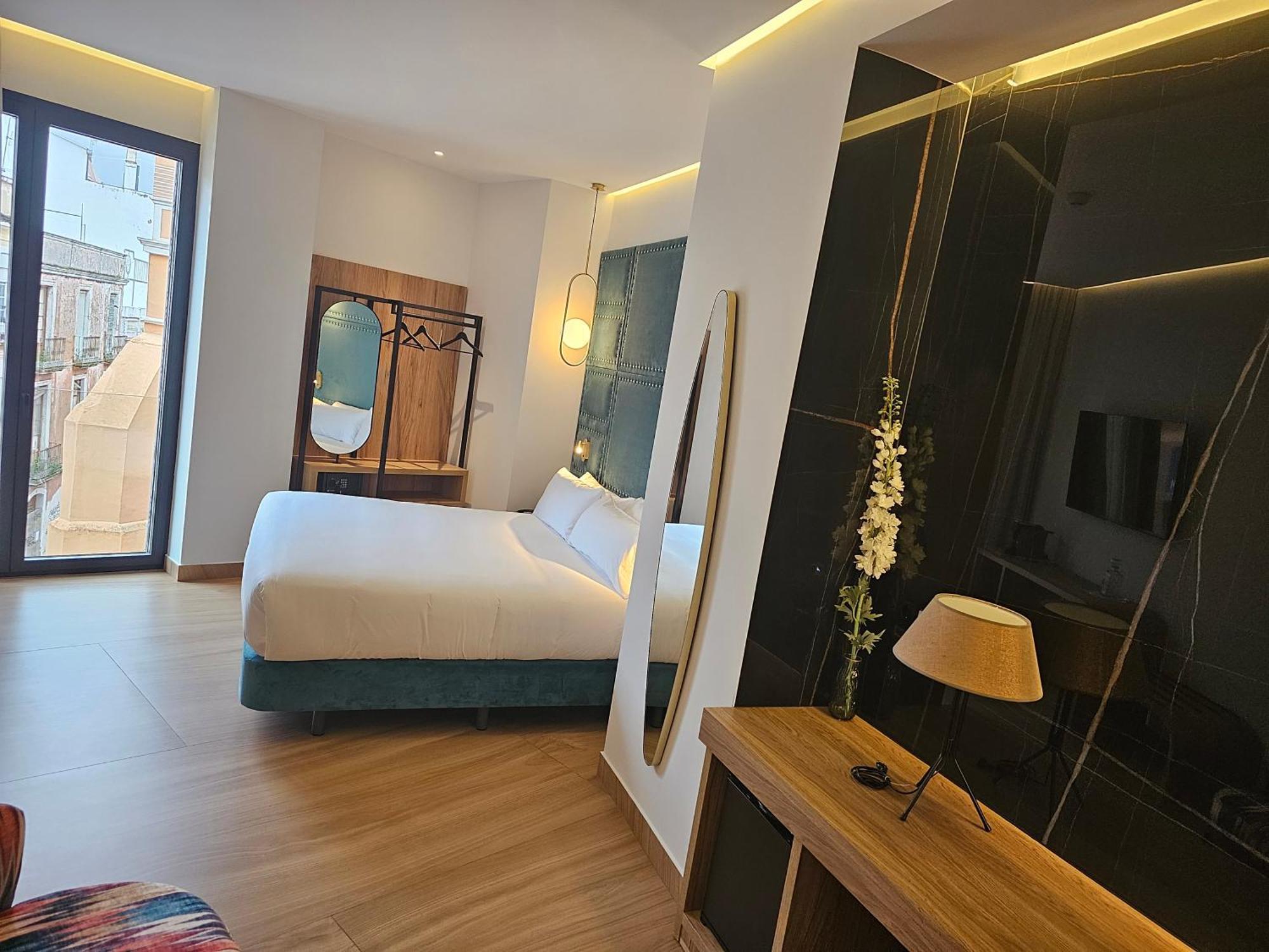 Hotel Las Tres Campanas 巴达霍斯 外观 照片