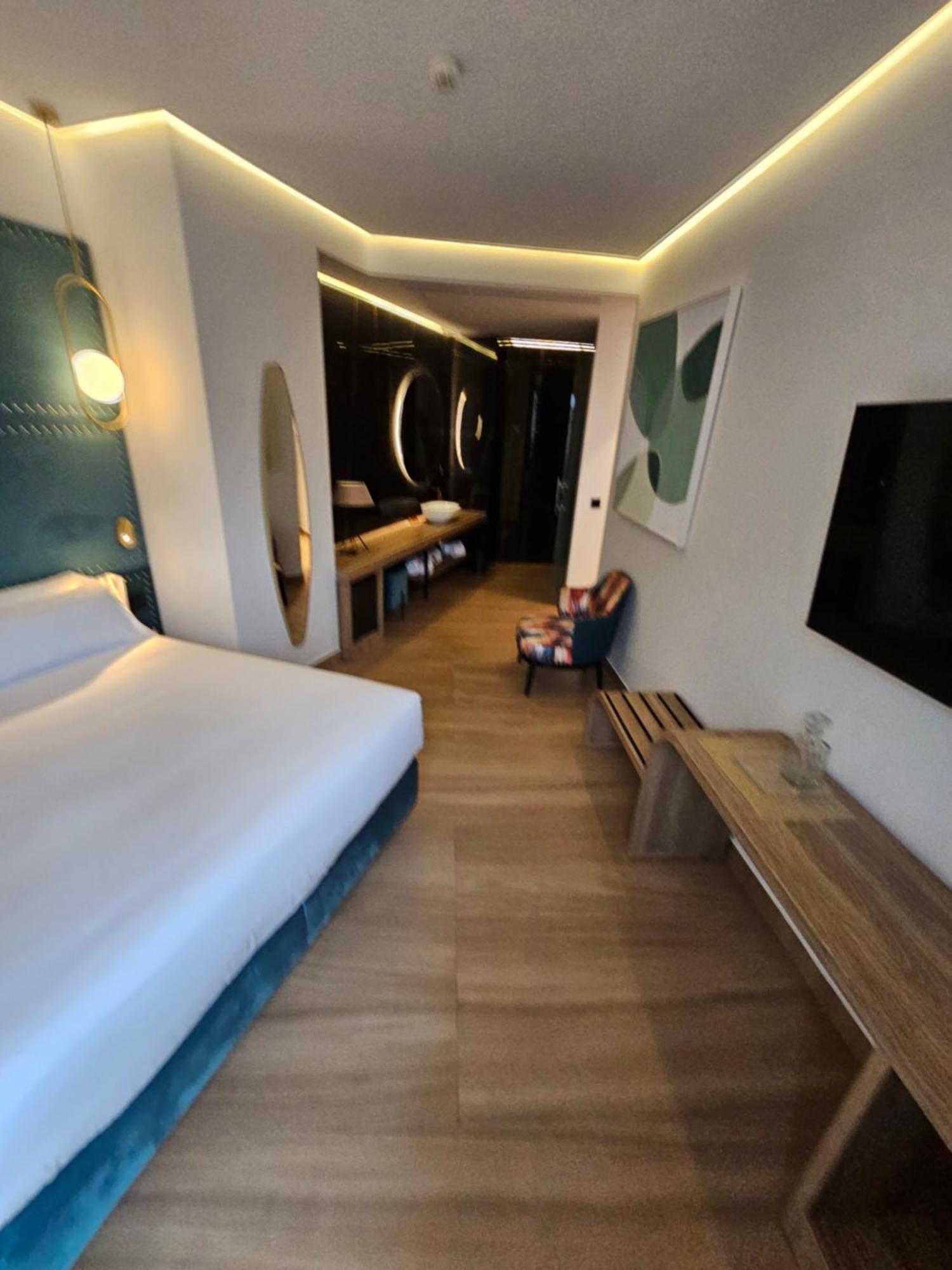 Hotel Las Tres Campanas 巴达霍斯 外观 照片