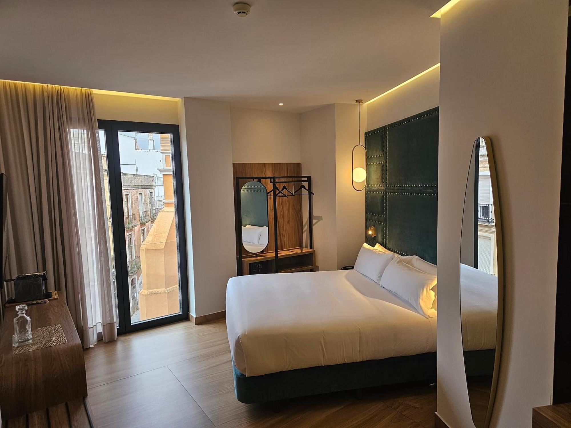 Hotel Las Tres Campanas 巴达霍斯 外观 照片
