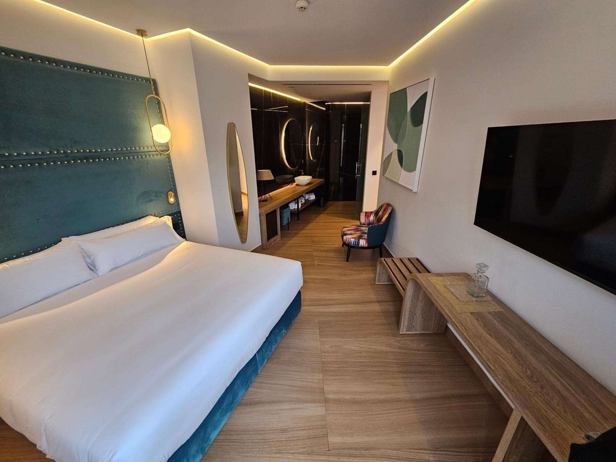 Hotel Las Tres Campanas 巴达霍斯 外观 照片